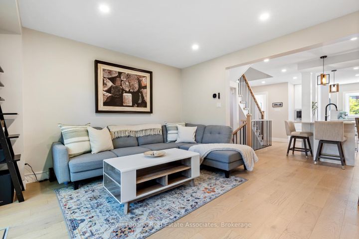 Photo 10 at 20 - 1020 Walden Circle, Clarkson, Mississauga