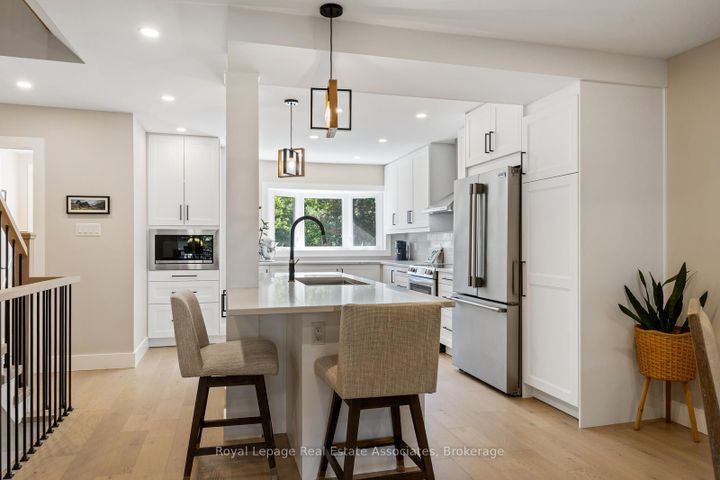 Photo 12 at 20 - 1020 Walden Circle, Clarkson, Mississauga