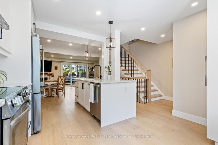 Photo 13 at 20 - 1020 Walden Circle, Clarkson, Mississauga
