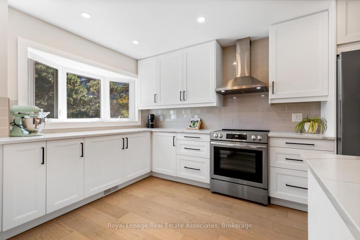 Photo 15 at 20 - 1020 Walden Circle, Clarkson, Mississauga