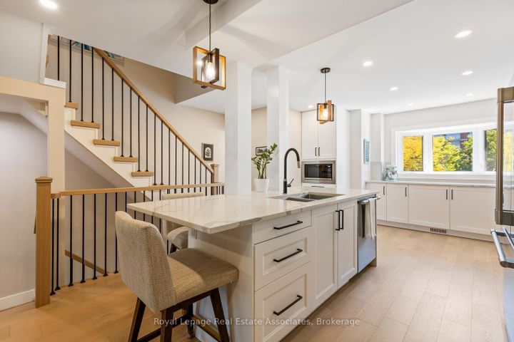 Photo 17 at 20 - 1020 Walden Circle, Clarkson, Mississauga