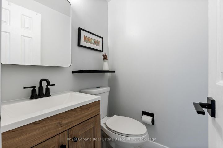 Photo 22 at 20 - 1020 Walden Circle, Clarkson, Mississauga