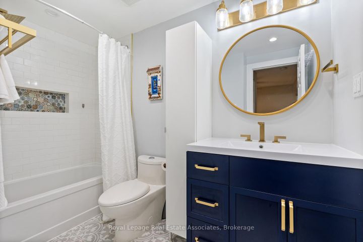 Photo 25 at 20 - 1020 Walden Circle, Clarkson, Mississauga