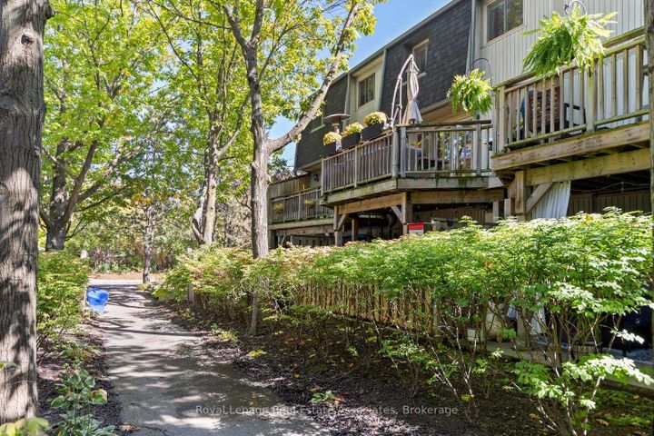 Photo 32 at 20 - 1020 Walden Circle, Clarkson, Mississauga