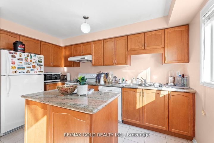 Photo 11 at 22 Nutwood Way, Wellington, Brampton