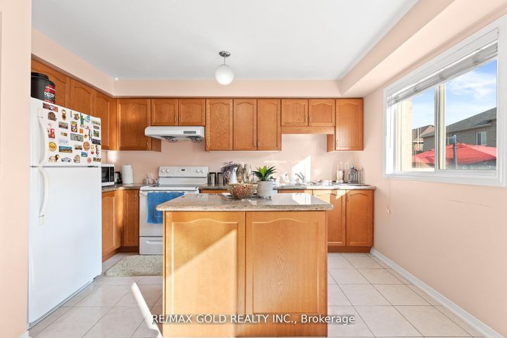 Photo 12 at 22 Nutwood Way, Wellington, Brampton