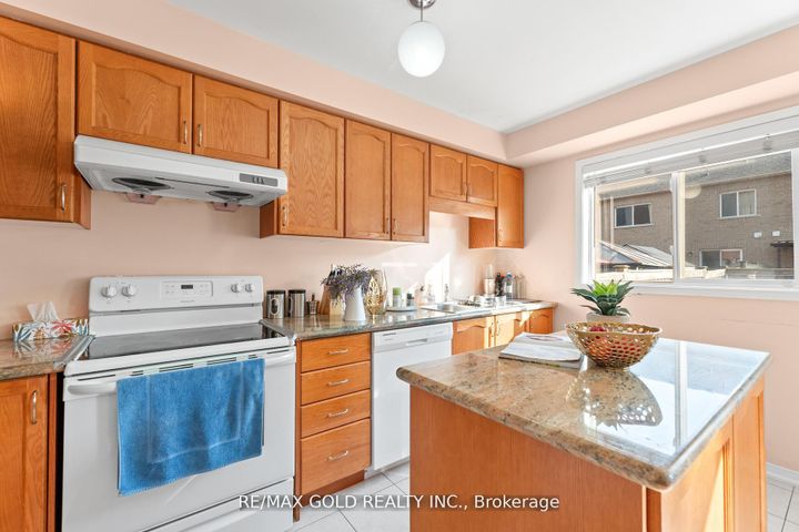 Photo 14 at 22 Nutwood Way, Wellington, Brampton