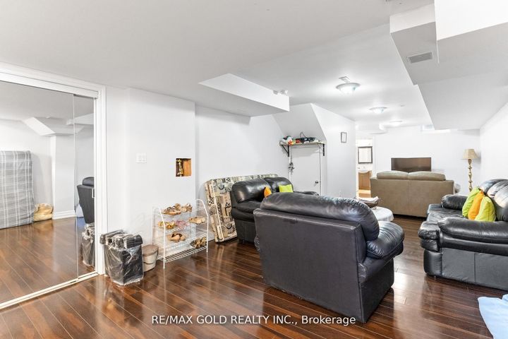 Photo 32 at 22 Nutwood Way, Wellington, Brampton