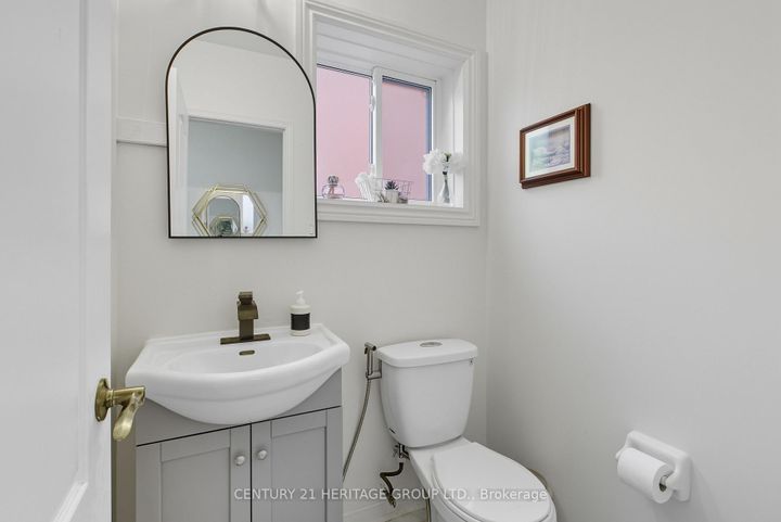 Photo 7 at 398 Carruthers Avenue, Summerhill Estates, Newmarket