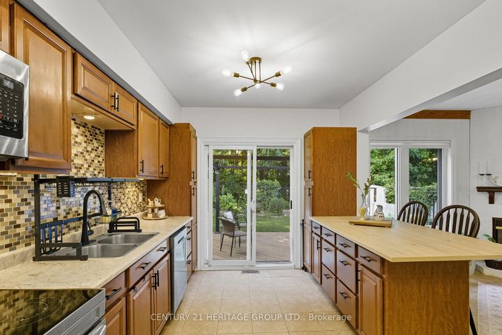 Photo 13 at 398 Carruthers Avenue, Summerhill Estates, Newmarket