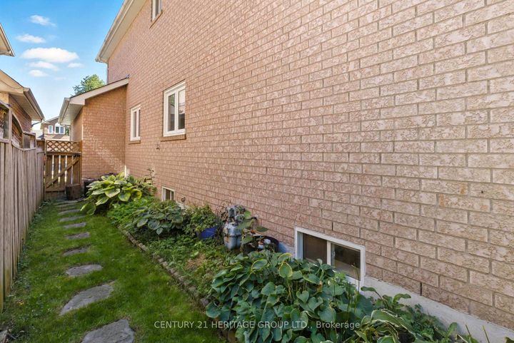 Photo 35 at 398 Carruthers Avenue, Summerhill Estates, Newmarket