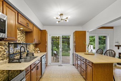 Photo 13 at 398 Carruthers Avenue, Summerhill Estates, Newmarket