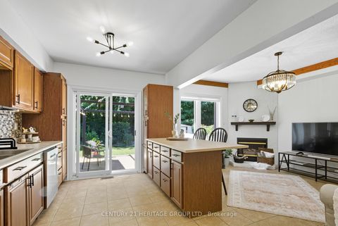 Photo 14 at 398 Carruthers Avenue, Summerhill Estates, Newmarket