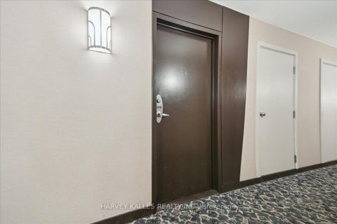 Photo 5 at 809 - 550 Queens Quay W, Waterfront Communities C1, Toronto