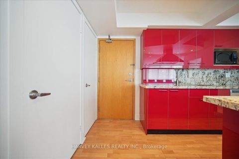 Photo 7 at 809 - 550 Queens Quay W, Waterfront Communities C1, Toronto