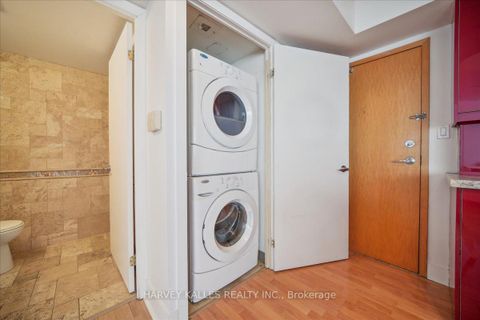 Photo 9 at 809 - 550 Queens Quay W, Waterfront Communities C1, Toronto