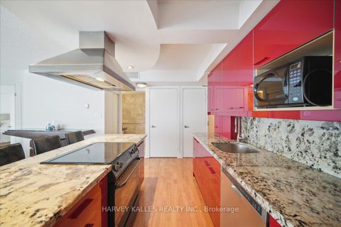 Photo 13 at 809 - 550 Queens Quay W, Waterfront Communities C1, Toronto