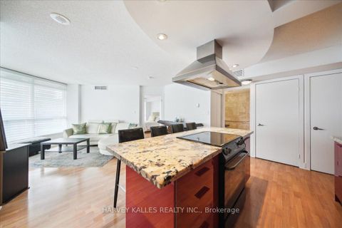 Photo 14 at 809 - 550 Queens Quay W, Waterfront Communities C1, Toronto