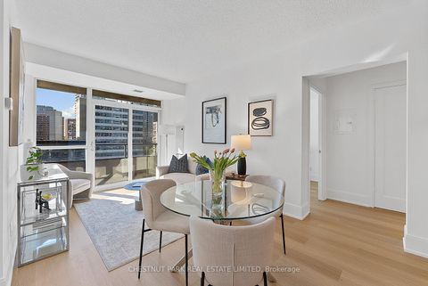 Photo 2 at 719 - 70 Roehampton Avenue, Mount Pleasant West, Toronto