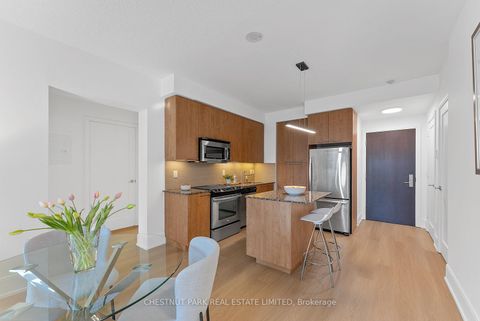 Photo 7 at 719 - 70 Roehampton Avenue, Mount Pleasant West, Toronto