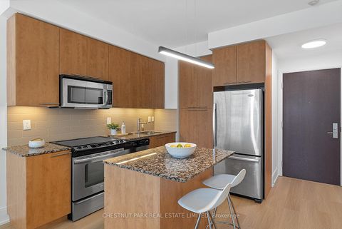 Photo 8 at 719 - 70 Roehampton Avenue, Mount Pleasant West, Toronto