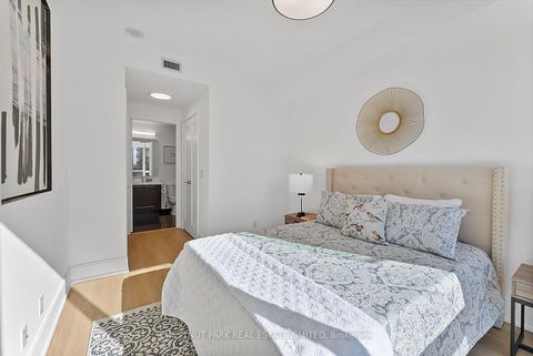 Photo 11 at 719 - 70 Roehampton Avenue, Mount Pleasant West, Toronto