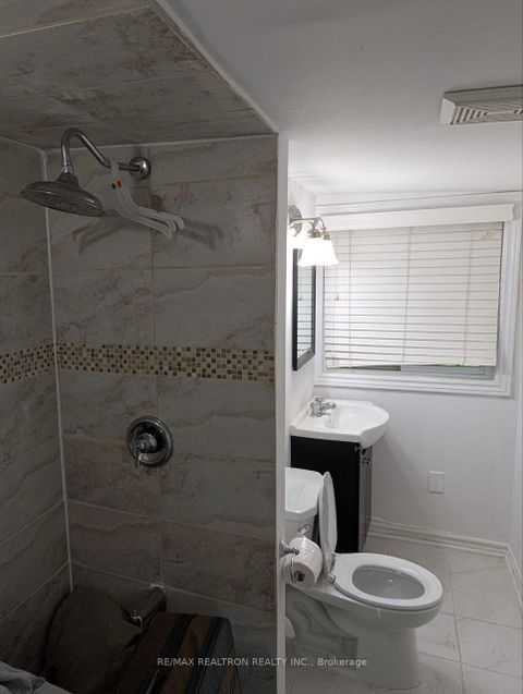 Photo 8 at 28 Lakeland Crescent, Oak Ridges Lake Wilcox, Richmond Hill