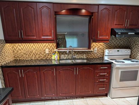 Photo 11 at 28 Lakeland Crescent, Oak Ridges Lake Wilcox, Richmond Hill