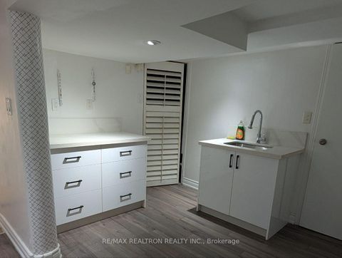 Photo 17 at 28 Lakeland Crescent, Oak Ridges Lake Wilcox, Richmond Hill