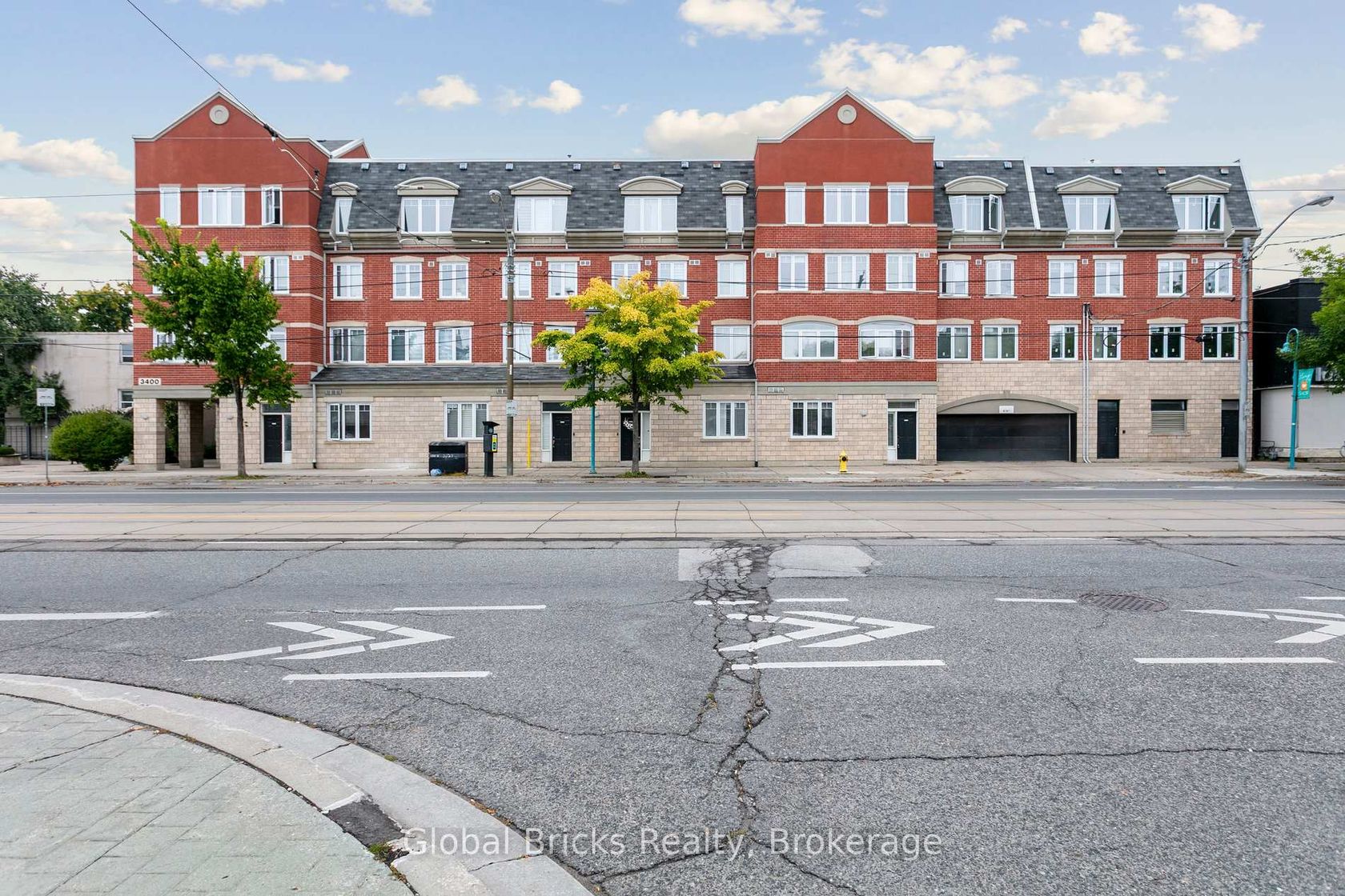 203 - 3400 Lake Shore Boulevard W, Long Branch, Toronto 