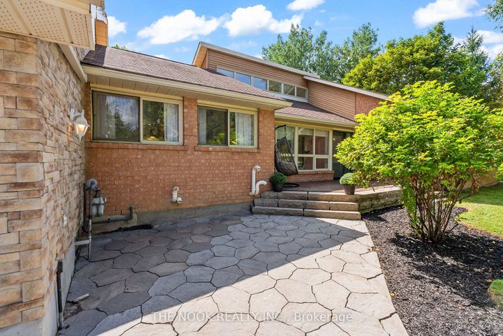 Photo 5 at 10 Stone Sound Drive, Port Perry, Scugog