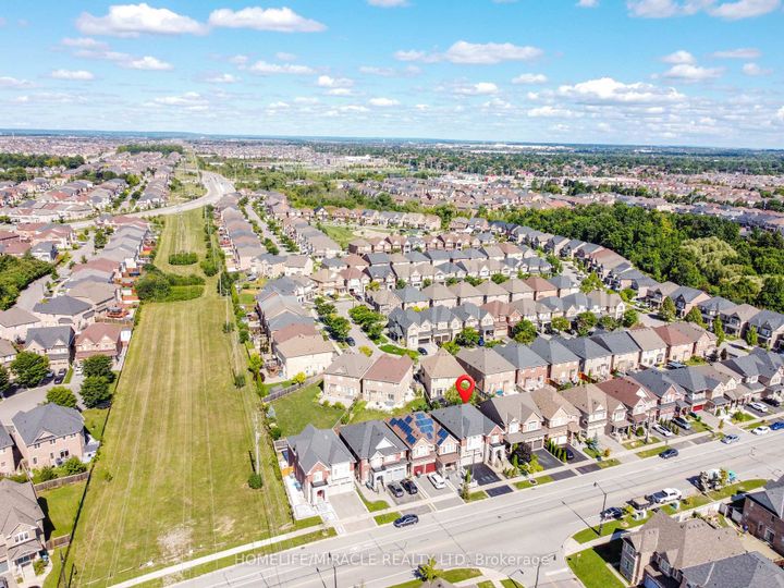 Photo 2 at 122 Bonnie Braes Drive, Credit Valley, Brampton