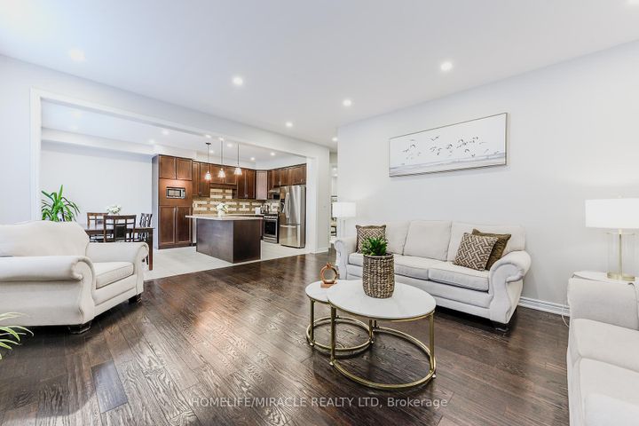 Photo 9 at 122 Bonnie Braes Drive, Credit Valley, Brampton
