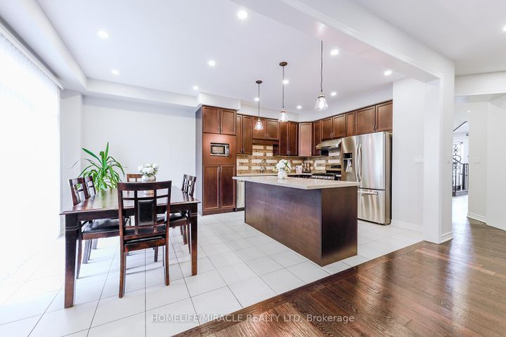 Photo 10 at 122 Bonnie Braes Drive, Credit Valley, Brampton