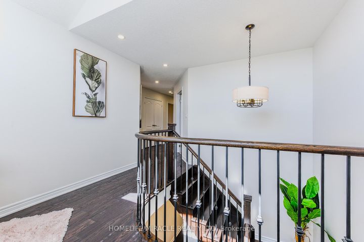 Photo 15 at 122 Bonnie Braes Drive, Credit Valley, Brampton