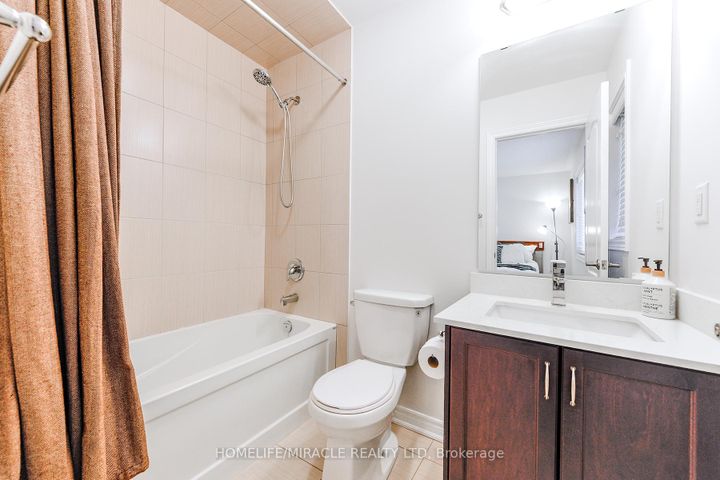 Photo 18 at 122 Bonnie Braes Drive, Credit Valley, Brampton