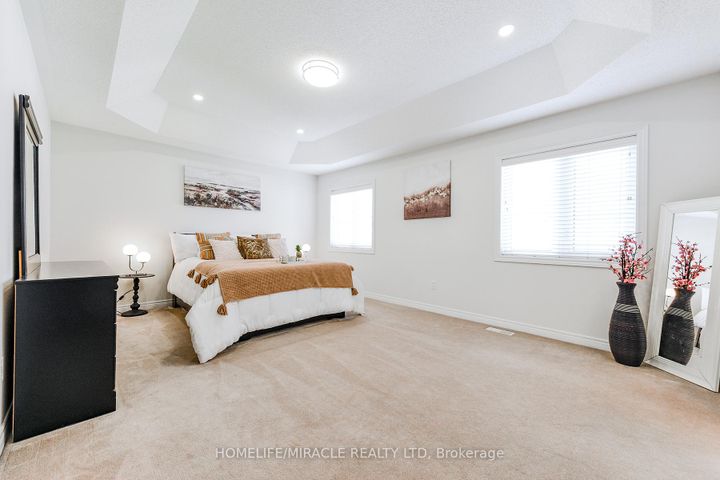 Photo 19 at 122 Bonnie Braes Drive, Credit Valley, Brampton