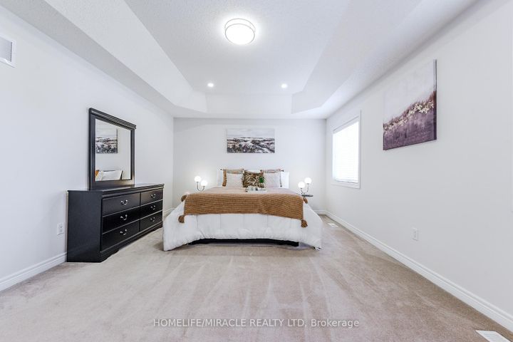 Photo 20 at 122 Bonnie Braes Drive, Credit Valley, Brampton