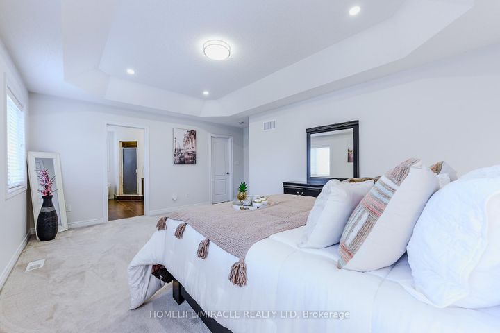Photo 21 at 122 Bonnie Braes Drive, Credit Valley, Brampton