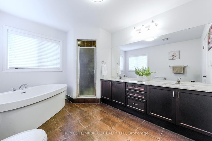 Photo 22 at 122 Bonnie Braes Drive, Credit Valley, Brampton