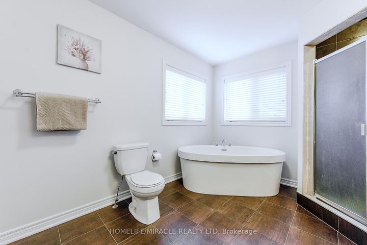 Photo 24 at 122 Bonnie Braes Drive, Credit Valley, Brampton