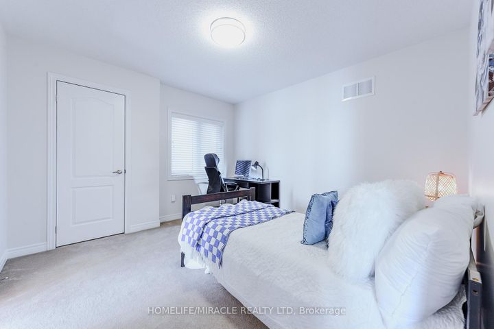 Photo 25 at 122 Bonnie Braes Drive, Credit Valley, Brampton