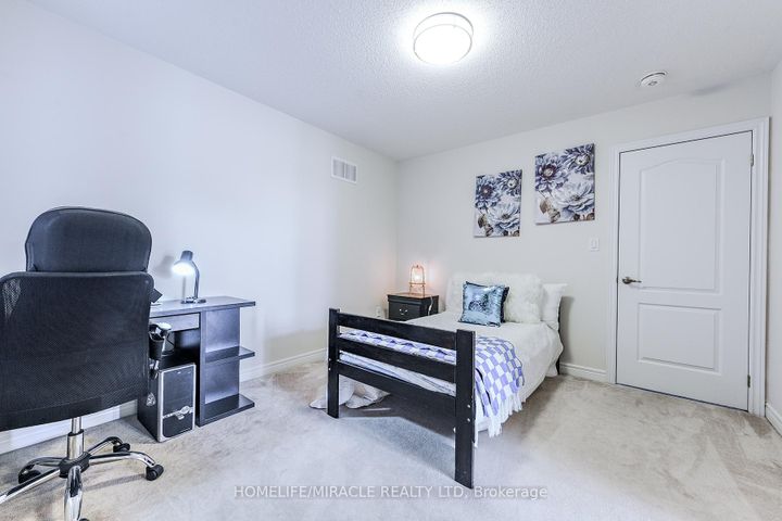Photo 26 at 122 Bonnie Braes Drive, Credit Valley, Brampton