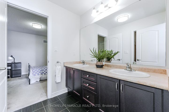 Photo 28 at 122 Bonnie Braes Drive, Credit Valley, Brampton