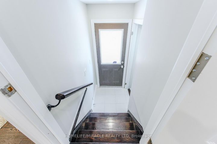 Photo 31 at 122 Bonnie Braes Drive, Credit Valley, Brampton