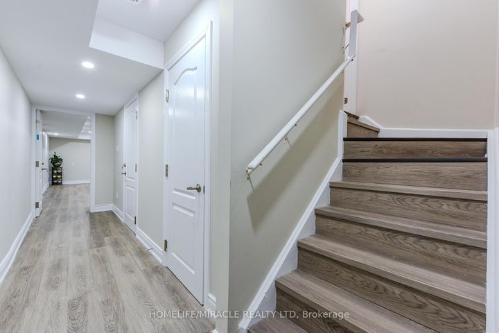 Photo 33 at 122 Bonnie Braes Drive, Credit Valley, Brampton