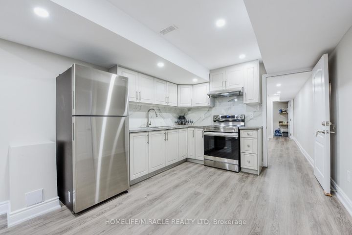 Photo 34 at 122 Bonnie Braes Drive, Credit Valley, Brampton
