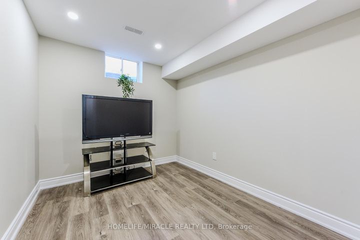 Photo 37 at 122 Bonnie Braes Drive, Credit Valley, Brampton