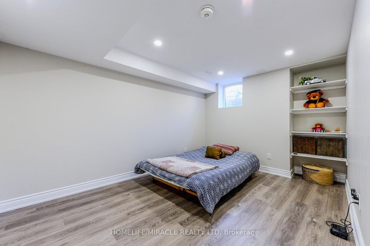 Photo 38 at 122 Bonnie Braes Drive, Credit Valley, Brampton
