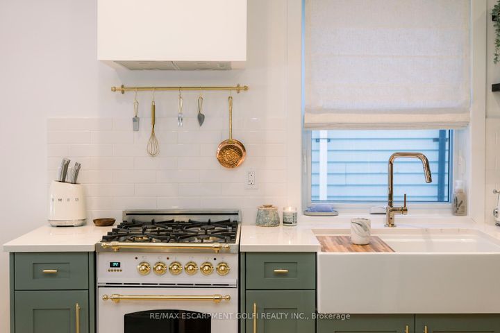 Photo 11 at 369 Charlton Avenue W, Kirkendall, Hamilton